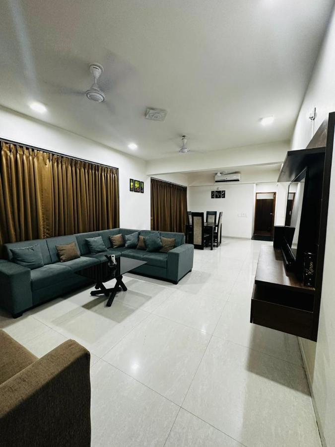 River Front Property Ahmedabad Esterno foto