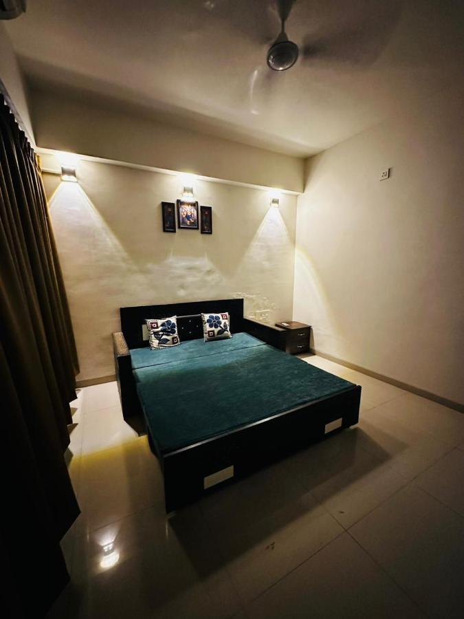 River Front Property Ahmedabad Esterno foto