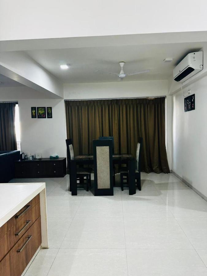 River Front Property Ahmedabad Esterno foto
